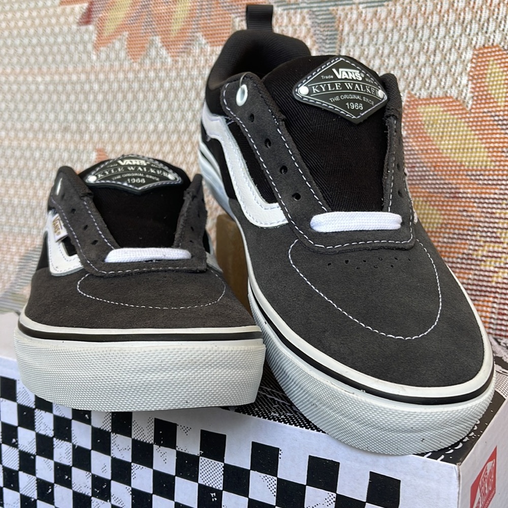 Vans Men’s Kyle Walker
(Twill) Raven
VN0A5JIE87C
Sneakers - athletic shoes - Picture 7 of 16